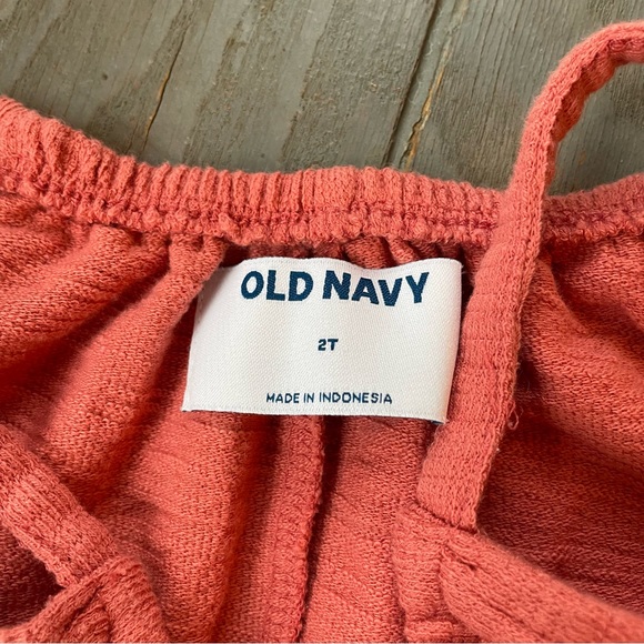 Old Navy super cute one piece jumpsuit | size 2T - Picture 4 of 5